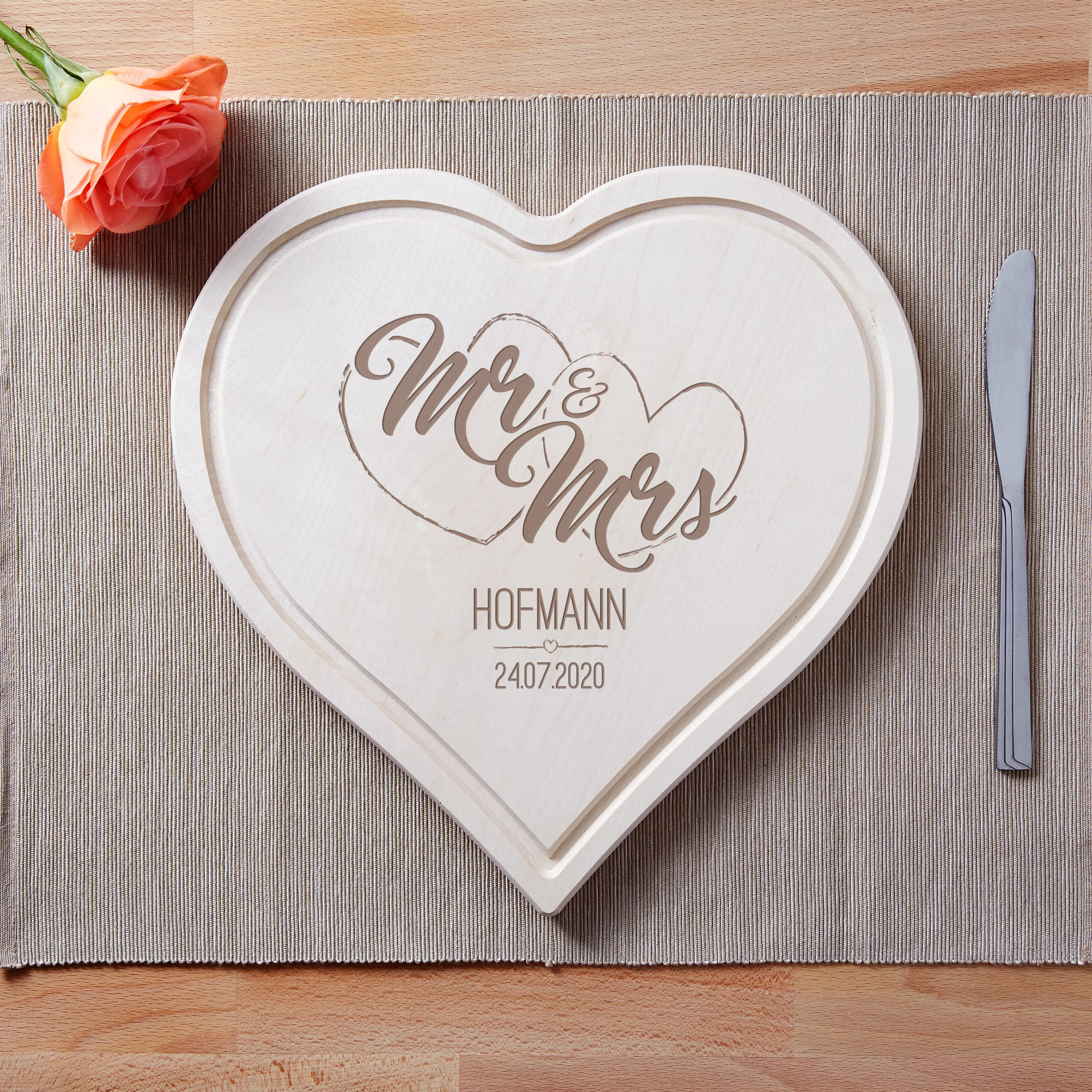 Schneidebrett in Herzform - Mr & Mrs