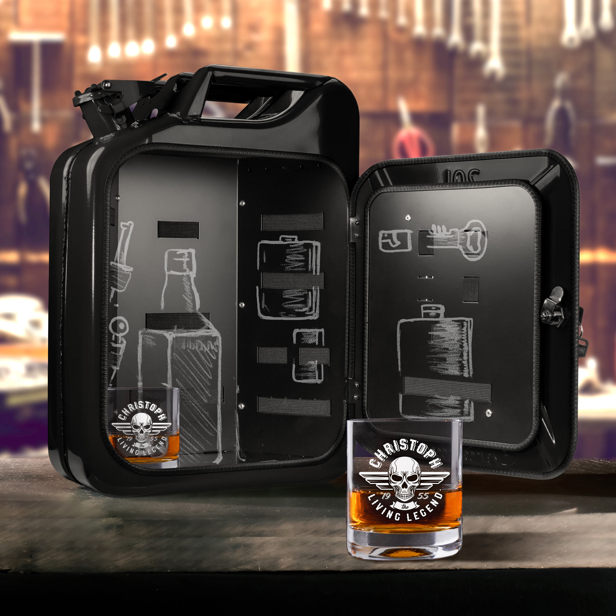 Kanister Mini Bar mit 2 Whiskygläsern - Totenkopf Gravur
