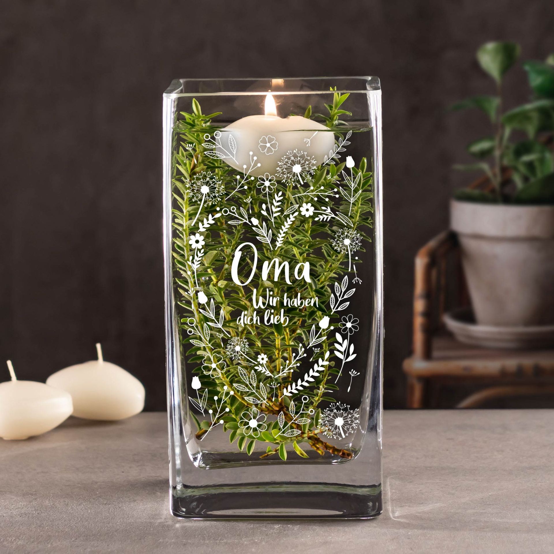 Eckige Vase mit Gravur - Blumenherz für Oma Eckige Vase mit Gravur - Blumenherz für Oma