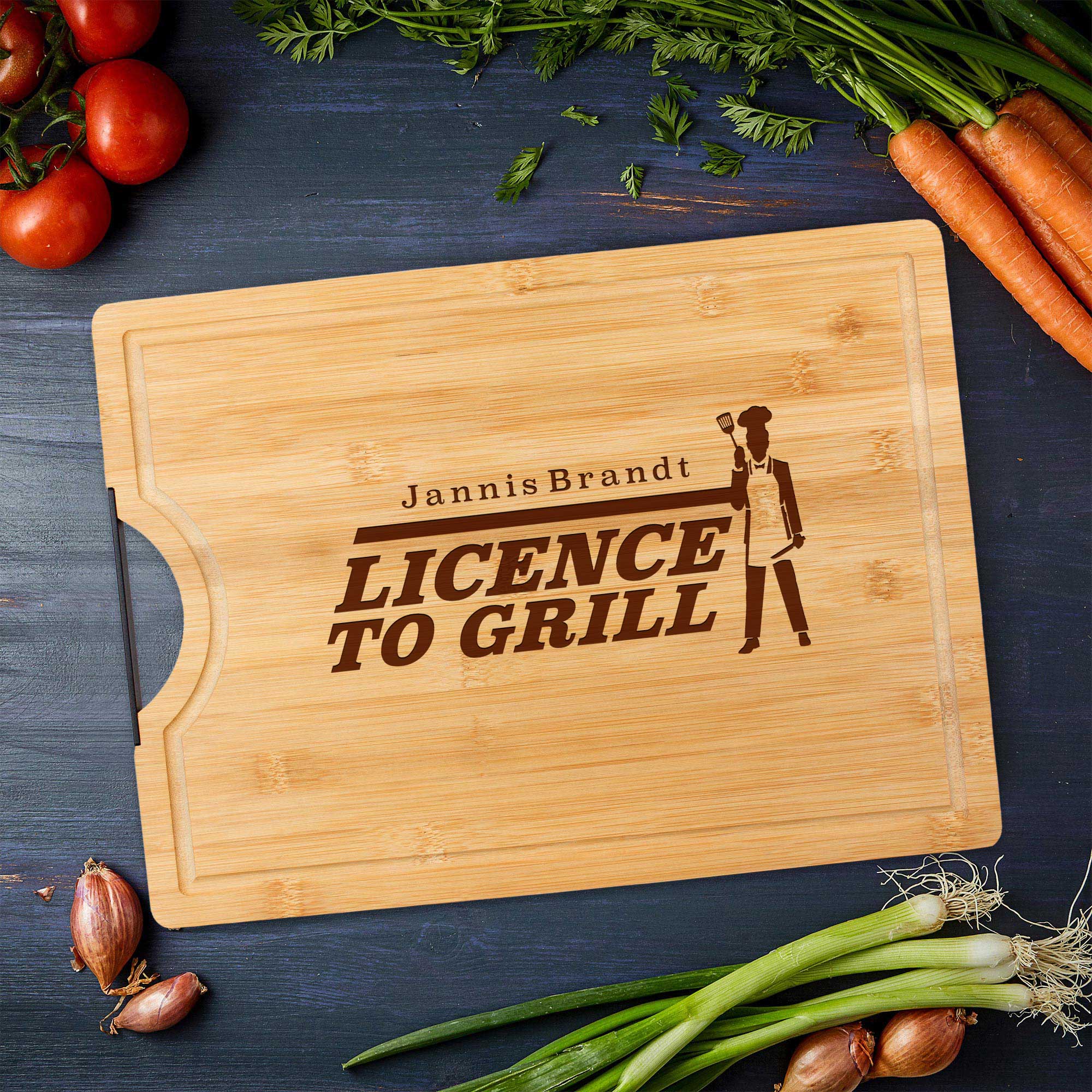 Bambusholz Schneidebrett mit Metallgriff - Licence to Grill Bambusholz Schneidebrett mit Metallgriff - Licence to Grill